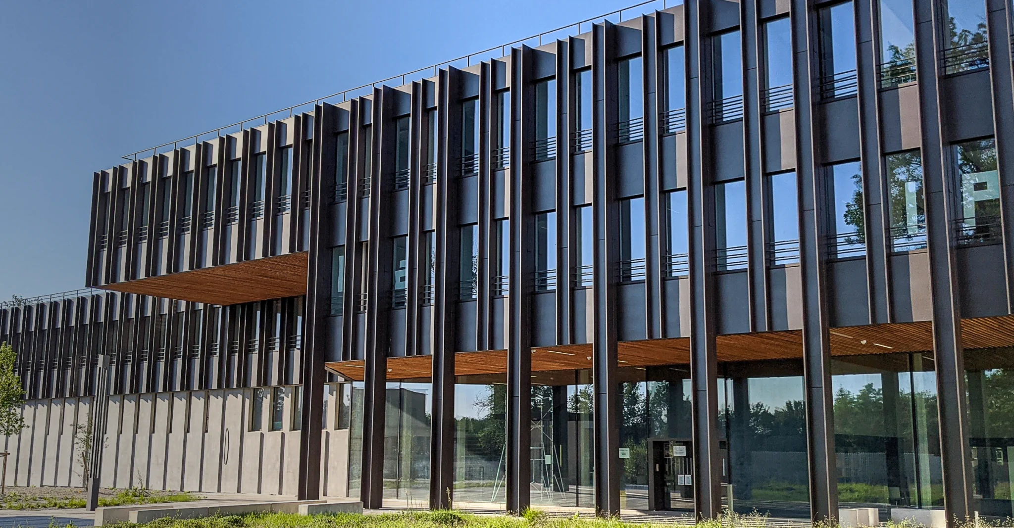 domaine activite menuiserie aluminium facade mur rideau verriere vitrage loison sas