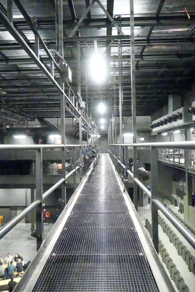 passerelle metallique suspendue garde corps vitre la rose des vents loison metallerie