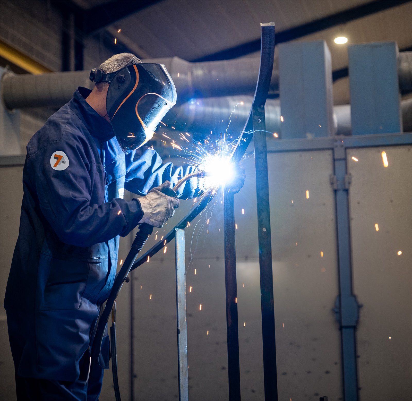 Un soudeur LOISON au travail dans l'atelier