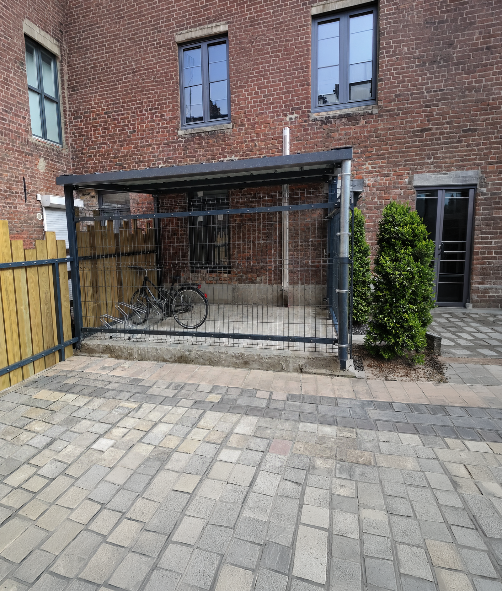 Loison Services Local à vélos sécurisé réalisé par Loison Services